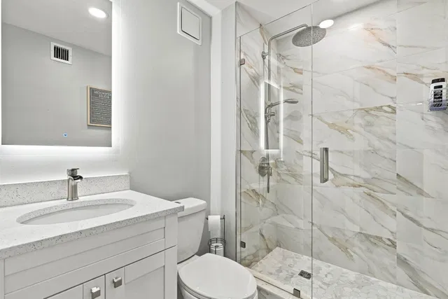 Unit 203 photo 11