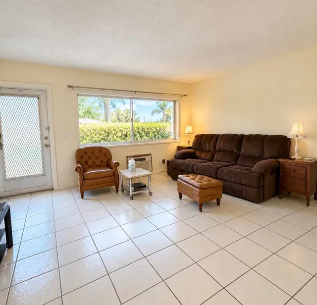Unit 228 photo 3