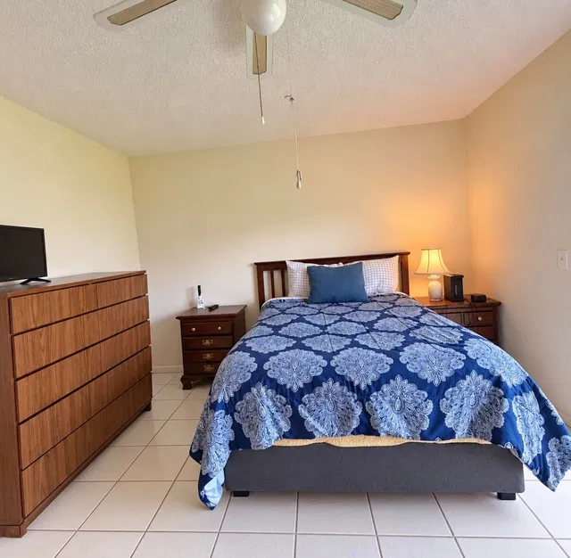 Unit 228 photo 8