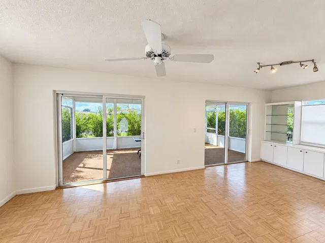Residence photo 12
