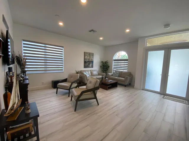Residence photo 10