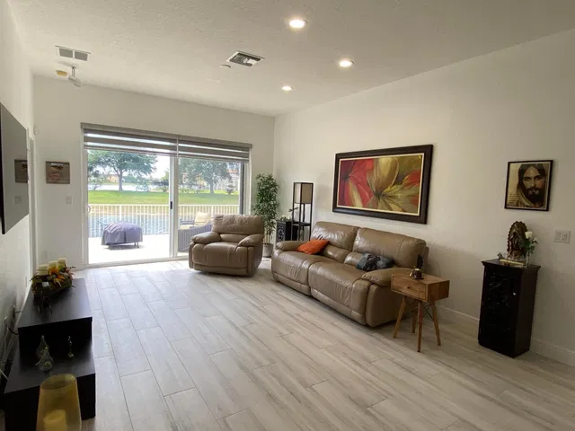 Residence photo 18