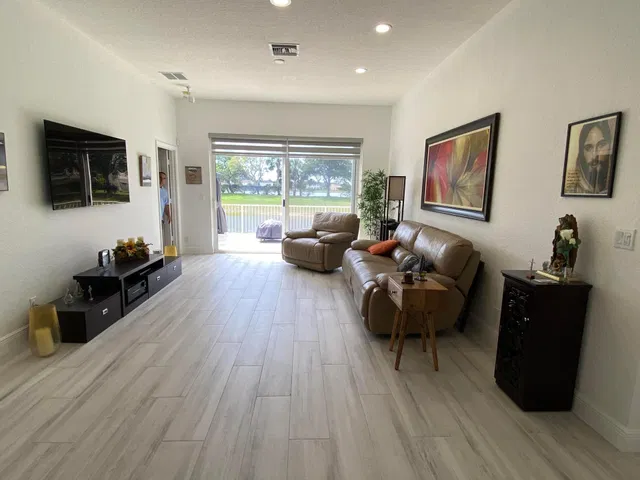 Residence photo 19