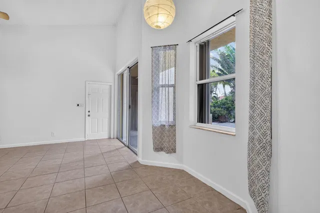 Residence photo 19