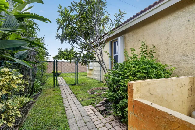 Residence photo 57