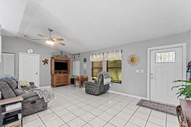 Residence photo 3