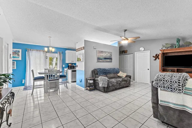 Residence photo 5