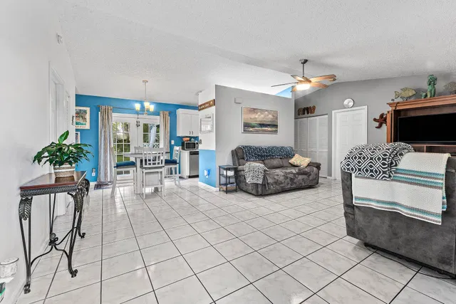 Residence photo 6