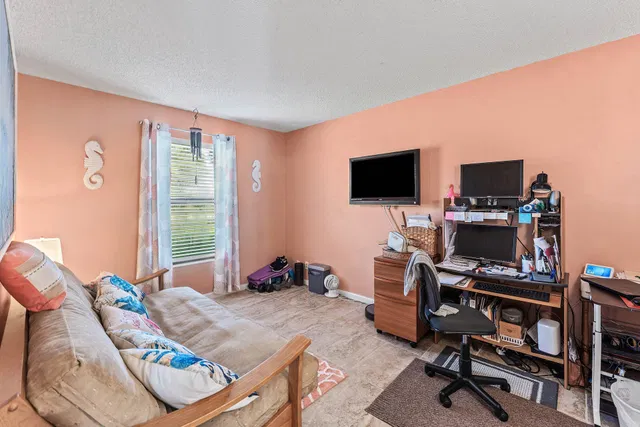 Residence photo 17