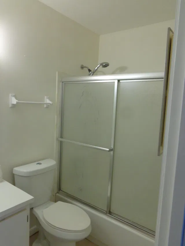 Unit B photo 12