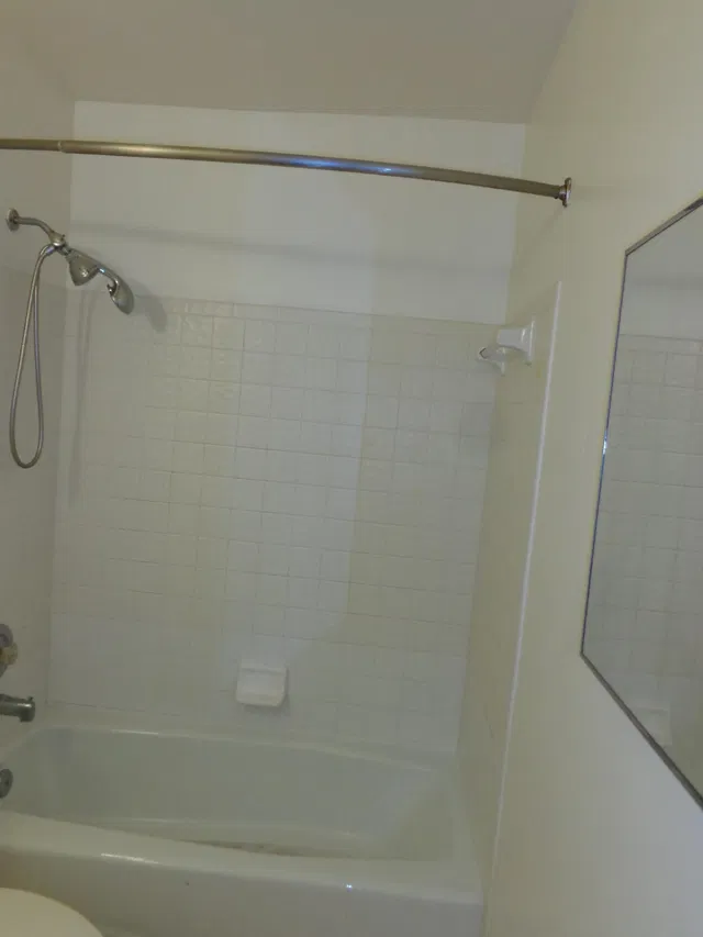Unit B photo 13