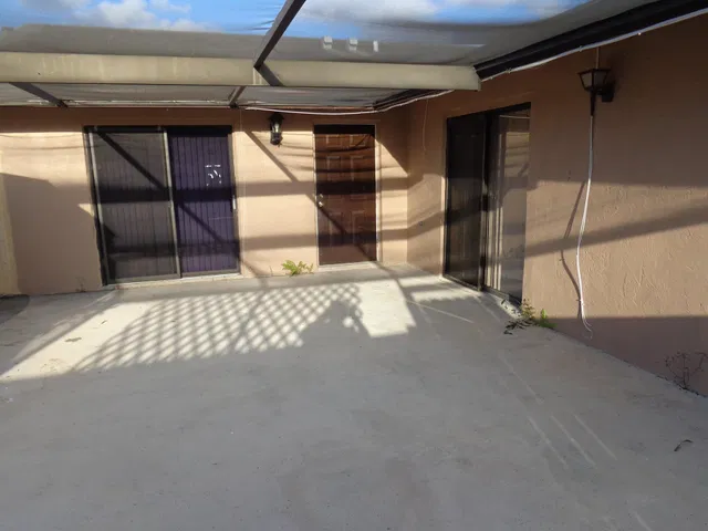 Unit B photo 16
