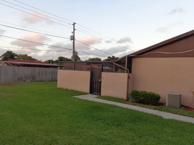 Unit B photo 18