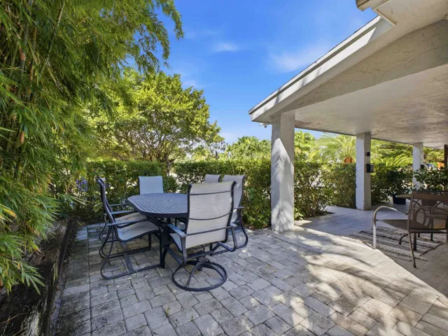 Residence photo 3