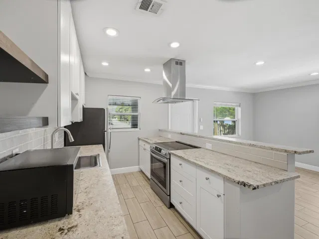 Residence photo 6