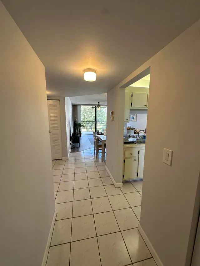 Unit 317 photo 3