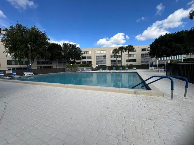 Unit 317 photo 11