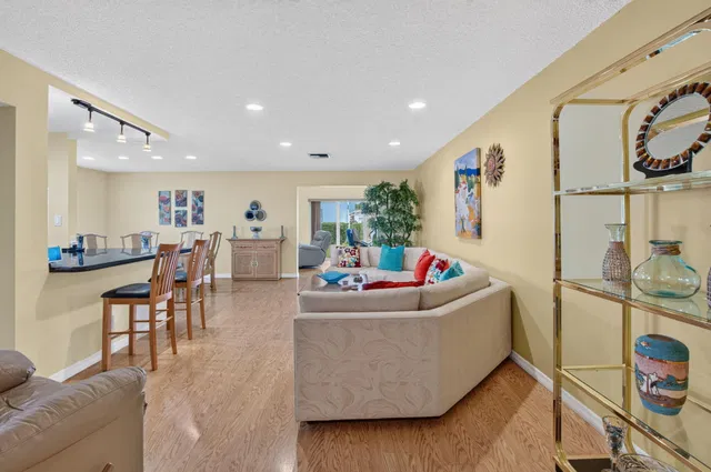  Residence photo 4