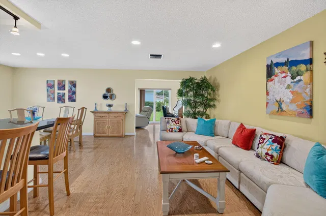  Residence photo 5