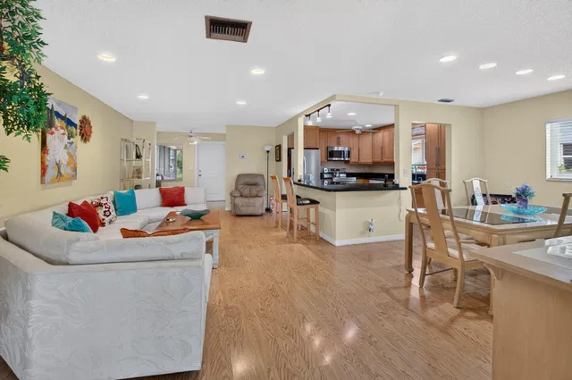  Residence photo 6
