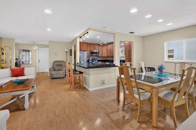  Residence photo 8