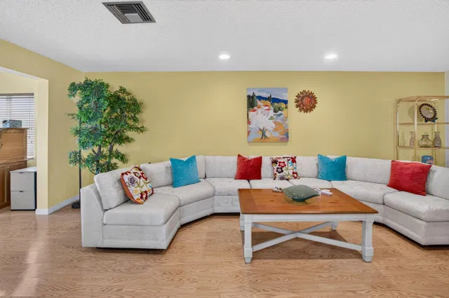  Residence photo 17