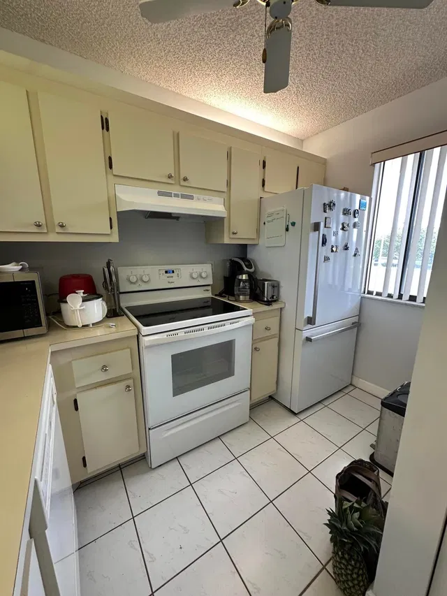 Unit 317 photo 3