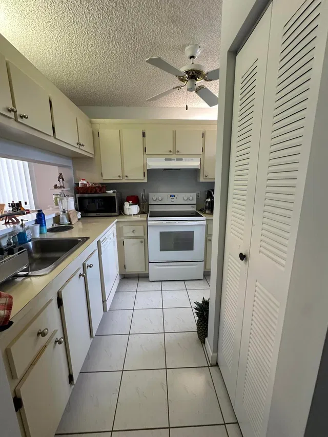 Unit 317 photo 4