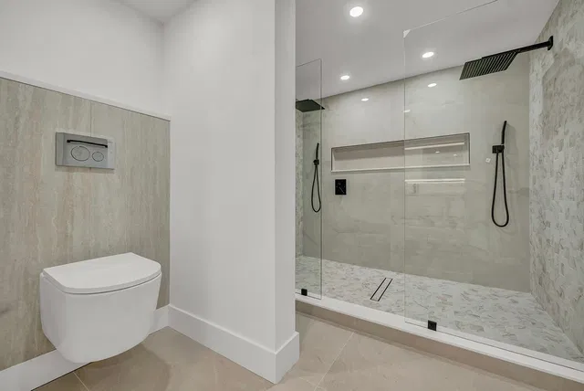 Unit 106 photo 11