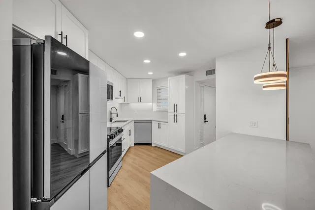 Unit 106 photo 17