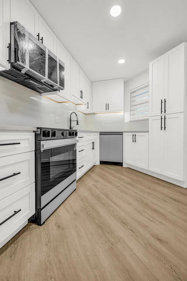 Unit 106 photo 18