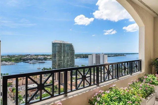 One City Plaza Unit 1616 photo 31