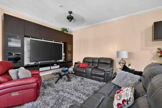 Residence photo 23