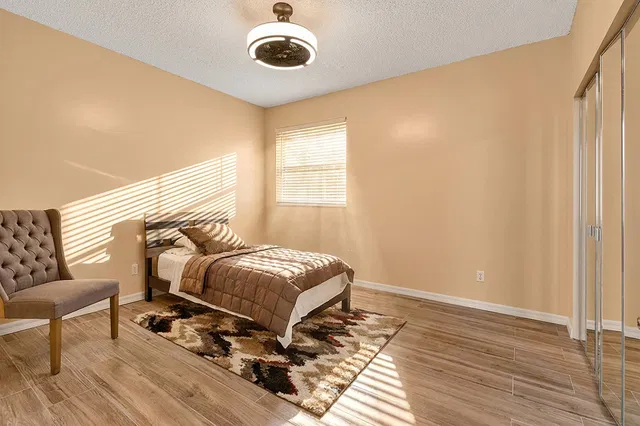 Residence photo 60