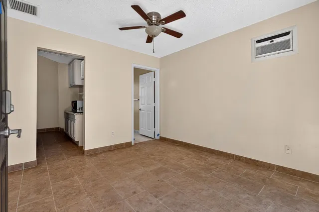 Residence photo 65