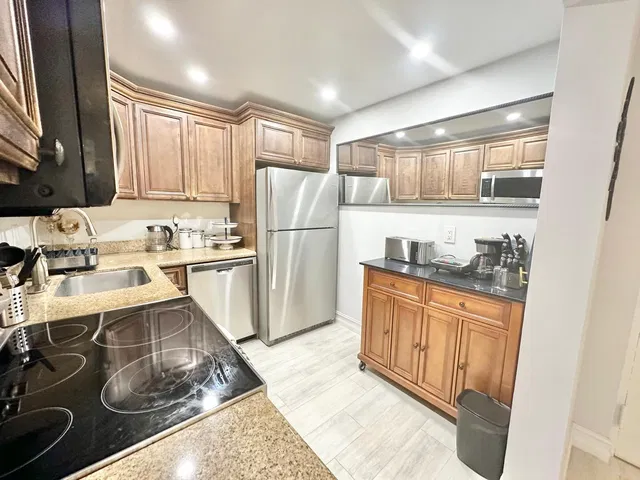 Unit Unit 205 photo 3