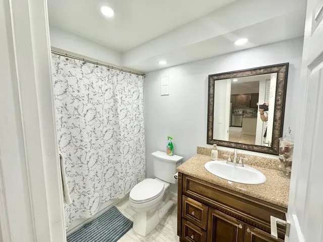 Unit Unit 205 photo 11