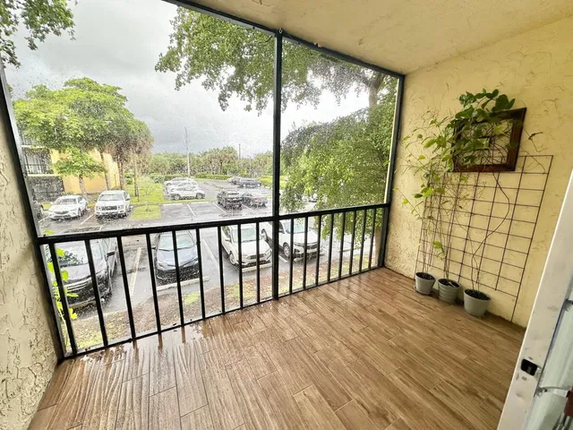 Unit Unit 205 photo 12