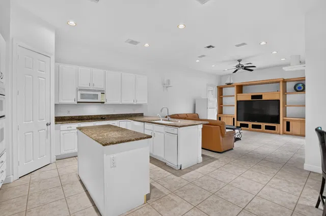 Residence photo 8