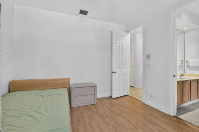 Residence photo 32