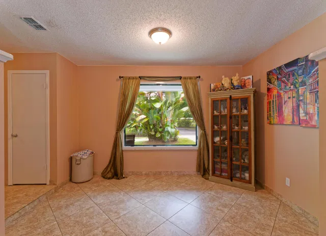  Residence photo 8