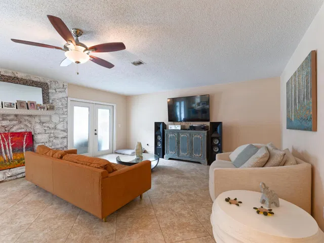  Residence photo 12