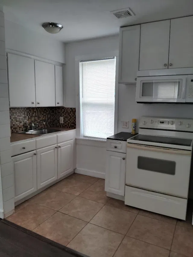  Unit Apt. C photo 4