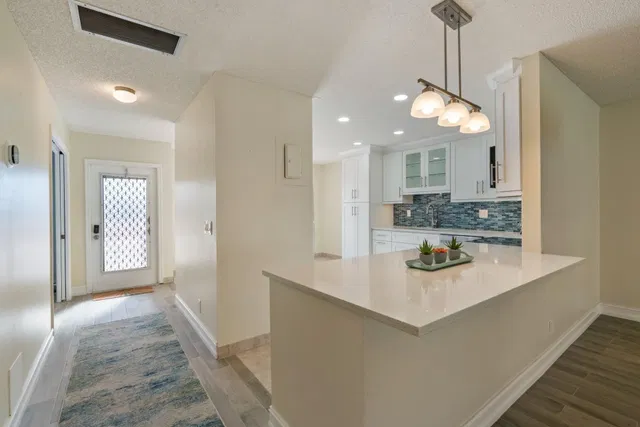 Unit 202 photo 7