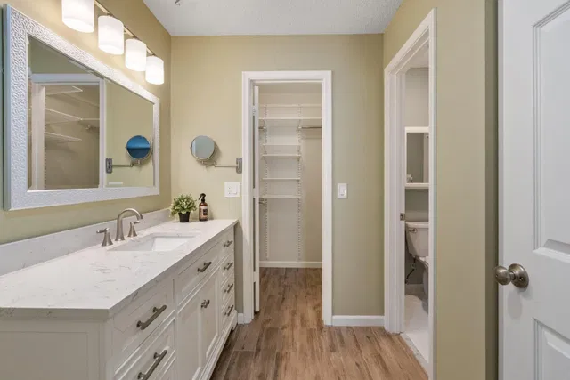 Unit 202 photo 18