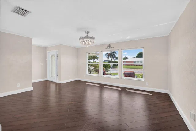 Residence photo 8