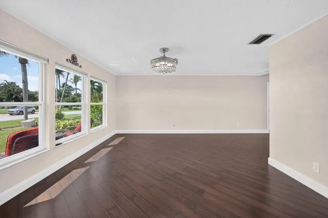 Residence photo 9