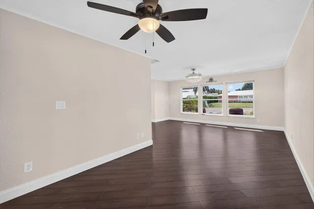 Residence photo 12