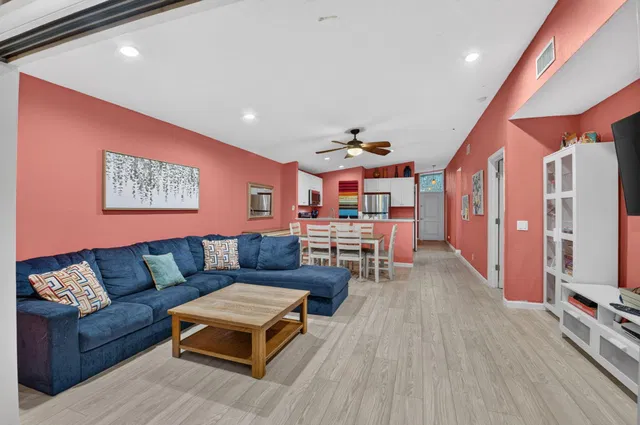 Residence photo 5