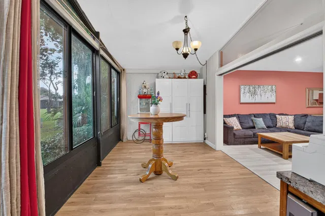 Residence photo 25